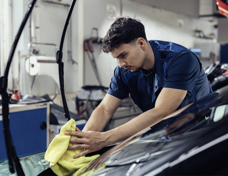 MINI owner calling MINI Breakdown Assistance.